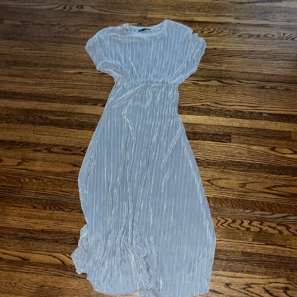 Zara gray flowy maxi dress, cinched waist, super comfy material